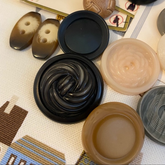 15 Large Vintage Buttons Lot for Your Craft, Knitting or Sewing Projects - Picture 2 of 5